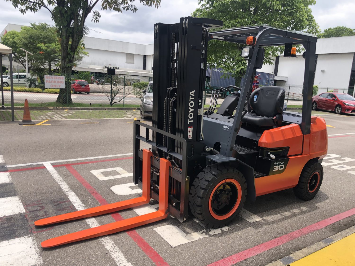 HY130_(1)(TOYOTA_FDZN30_3TON)